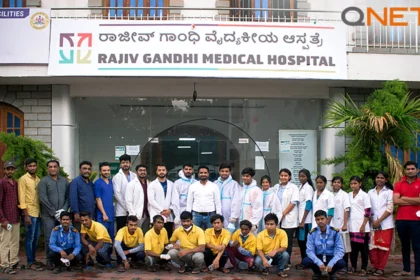 Doctors and staff standing outside Rajiv Gandhi Medical Hospital as a part of Project CoHeal by QNET India.